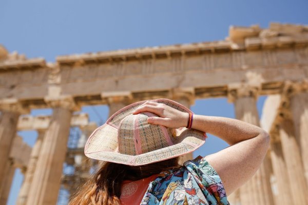 Trotz Hitze: Ein Besuch auf der Akropolis lockt immer. - © Socrates Baltagiannis/