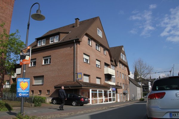 Tatort: In der ersten Etage eines Bad Driburger Mehrfamilienhauses spielte sich das Familiendrama ab. - © David Schellenberg