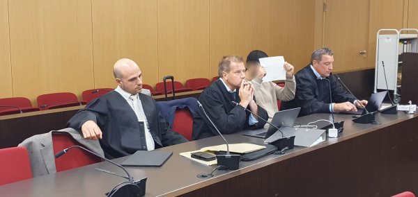 Der Angeklagte schwieg zu den Vorwürfen der Staatsanwaltschaft. - © Martin Höke/dpa