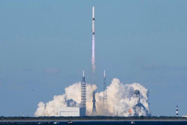 Zweimal musste der Start zuvor verschoben werden. - © John Raoux/AP/dpa