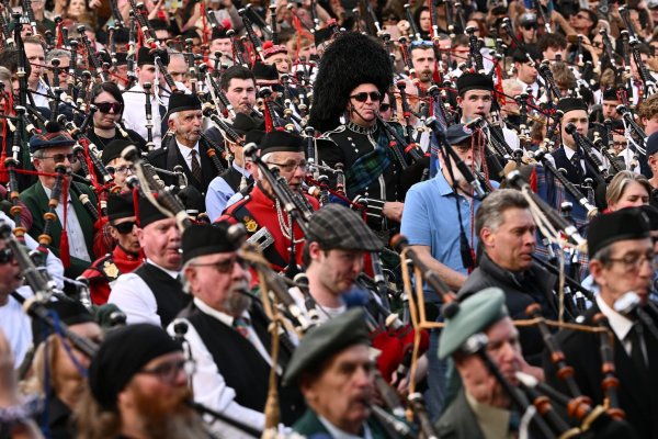 Eine von AC/DC\\\'s berühmtesten Rockhymnen erfüllte die Innenstadt. - © Joel Carrett/AAP/dpa