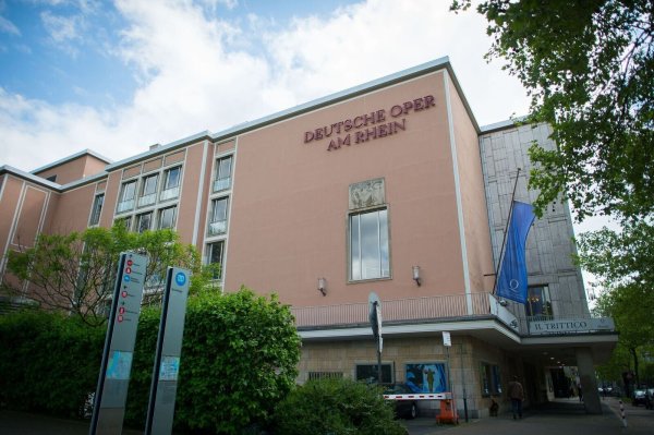 Das alte Operngebäude in Düsseldorf soll durch einen Neubau an anderer Stelle ersetzt werden. (Archivbild) - © Maja Hitij/dpa