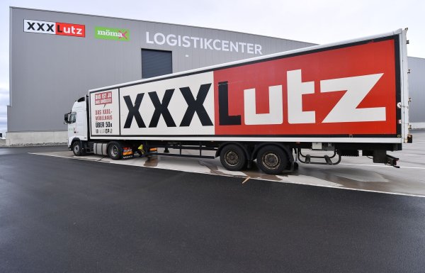 XXXLutz zählt zu den weltweit größten Möbelhändlern. - © Martin Schutt/dpa-Zentralbild/dpa
