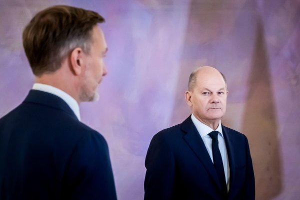 Der Kanzler sagt: Generell habe er nichts gegen die FDP. - © Christoph Soeder/dpa