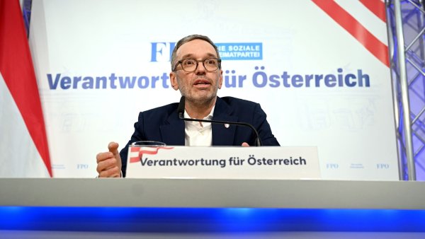 FPÖ-Chef Herbert Kickl stellt der konservativen ÖVP einige Bedingungen vor einer Zusammenarbeit. - © Helmut Fohringer/APA/dpa