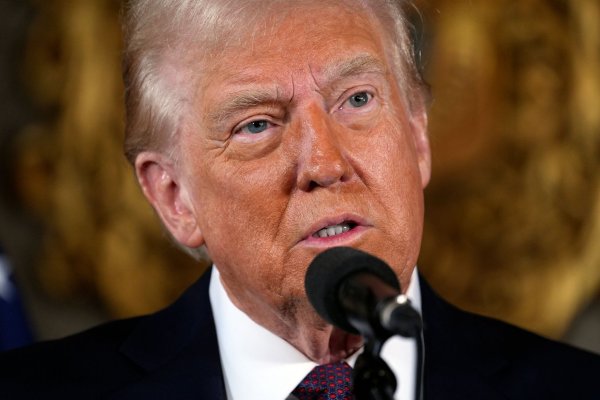 Donald Trump verlangt höhere Verteidigungsausgaben von den Nato-Partnern. - © Evan Vucci/AP/dpa