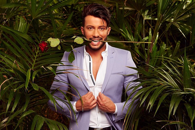 Domenico de Cicco nimmt ein Stillkissen und Haarschaum mit in den Dschungel. - © MG RTL D / Arya Shirazi