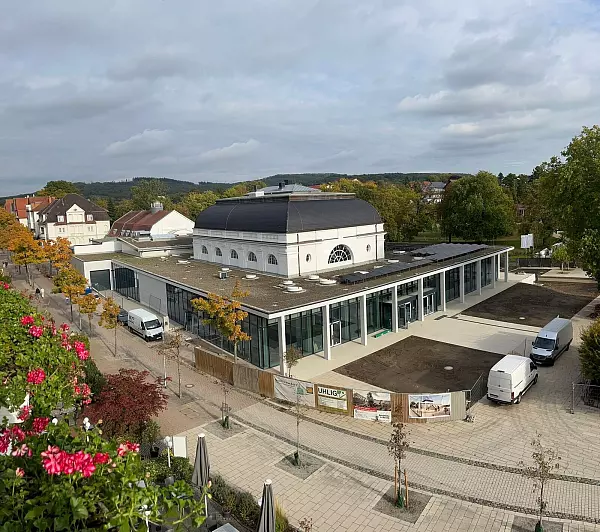 Das "neue" Kurhaus an der Parkstraße aus der Vogelperspektive. - © Swetlana Lenger