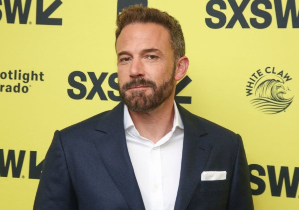 Ben Affleck erinnert eigenen Worten zufolge gelegentlich seinen 13-jährigen Sohn daran, dass dieser «pleite» sei. (Archivbild) - © Jack Plunkett/Invision via AP/dpa