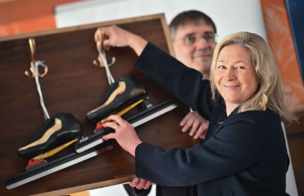 Hängt die Schlittschuhe an den Nagel: Claudia Pechstein. - © Sebastian Christoph Gollnow/dpa