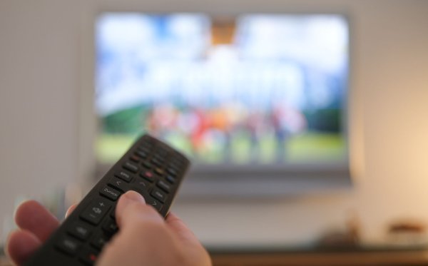 Die Polizei hat einen großen Fall von Betrug beim Pay-TV aufgedeckt. (Symbolbild) - © Bernd Weißbrod/dpa