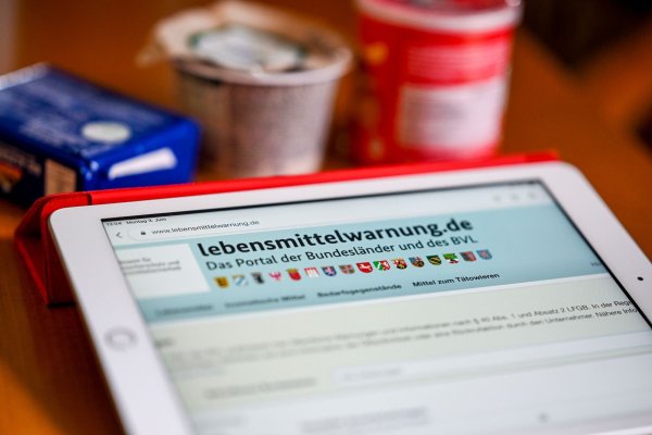 Ein Unternehmen aus dem Landkreis Harburg in Niedersachsen muss Bio-Sprossen wegen Verunreinigung zurückrufen. (Symbolfoto) - © Jens Kalaene/dpa