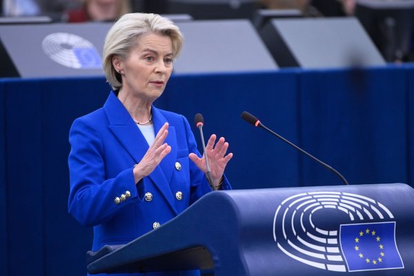 EU-Kommissionspräsidentin Ursula von der Leyen hatte sich bereits im Juli einem Misstrauensvotum stellen müssen. (Archivbild) - © Pascal Bastien/AP/dpa