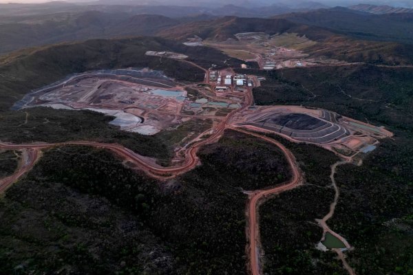 In dieser Mine in Brasilien werden seltene Erden gefördert. Weltweit liegt ein Großteil der Produktion allerdings in chinesischer Hand. (Archiv) - © Eraldo Peres/AP/dpa