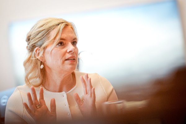 Bundestagspräsidentin Julia Klöckner kritisiert eine Entwertung der Erststimme. - © Kay Nietfeld/dpa