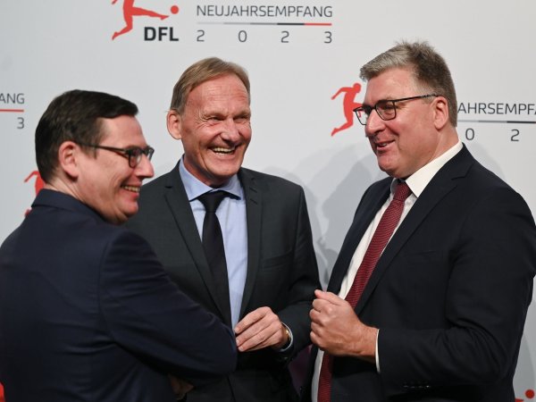 Vertraute im Profifußball: Watzke und Hellmann. - © Arne Dedert/dpa