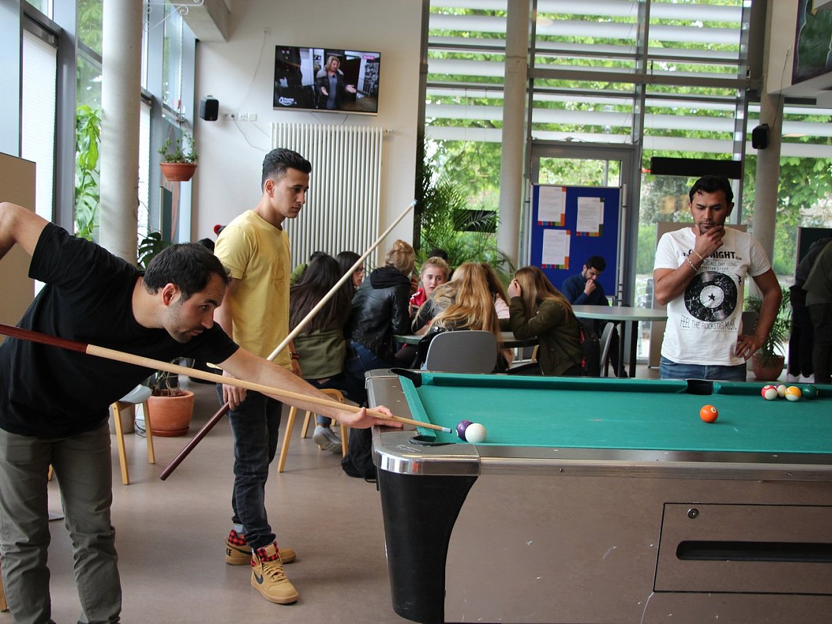 U eshakda sikilganida qichqiradi Eski uysiz odamlarning porno videolari