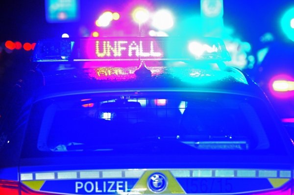 Die Polizei sucht den Fahrer eines weißen Transporters. - © Foto: Stefan Puchner/dpa