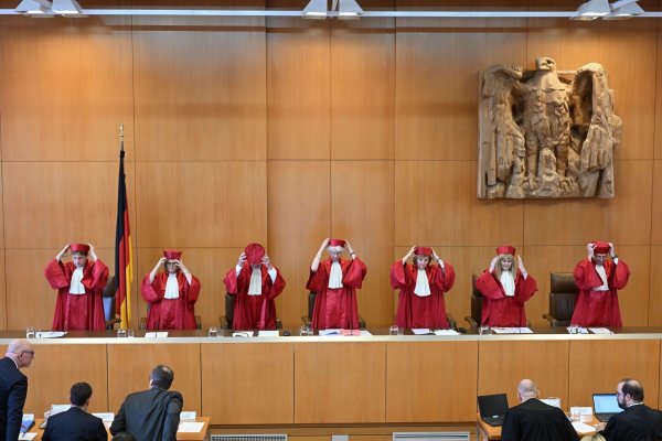 Bislang ist unklar, wie es mit der Nachbesetzung des Bundesverfassungsgerichts weitergeht. (Archivbild) - © Uli Deck/dpa