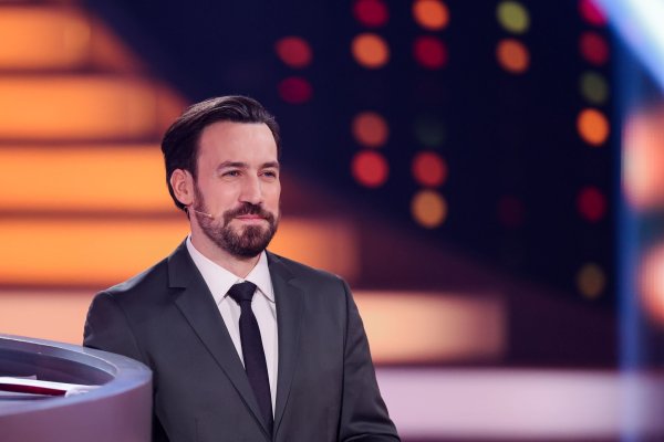 Direkt nach seinem Debüt in Stefan Raabs neuer Streaming-Show «Du gewinnst hier nicht die Million» auf RTL+ gibt Jan Köppen die Gast-Moderation schon wieder ab. - © Rolf Vennenbernd/dpa