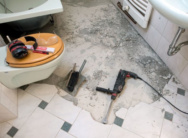 Die Sanierung des Bades geht auch etappenweise - mit einem Modernisierungsplan. - © Patrick Pleul/dpa-Zentralbild/dpa-tmn