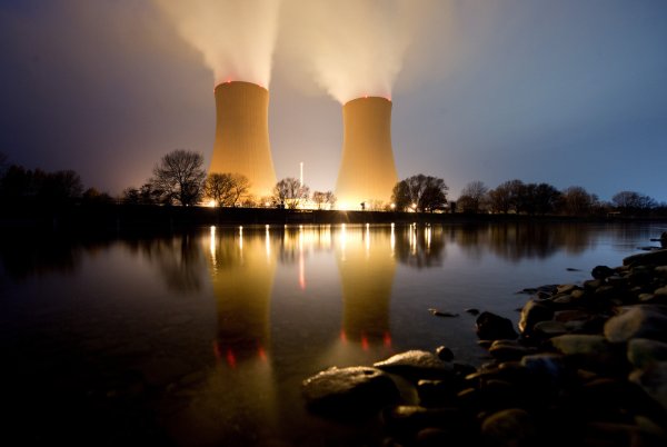 ARCHIV - Das Kernkraftwerk Grohnde in der Gemeinde Emmerthal im Landkreis Hameln-Pyrmont (Niedersachsen). - © dpa