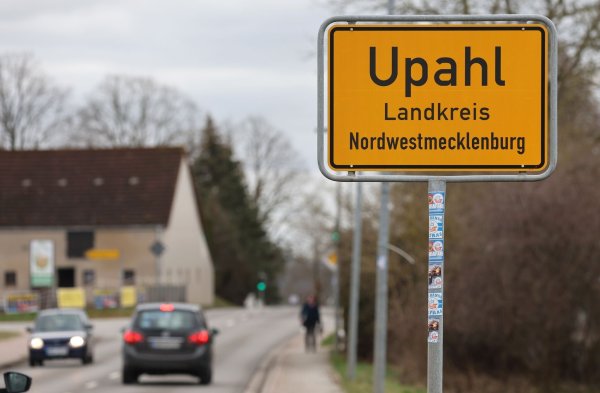 Dem Landkreis Nordwestmecklenburg mangelt es an Erstaufnahmeplätzen für Flüchtlinge - aktuell werden bereits Turnhallen genutzt. - © Bernd Wüstneck/dpa