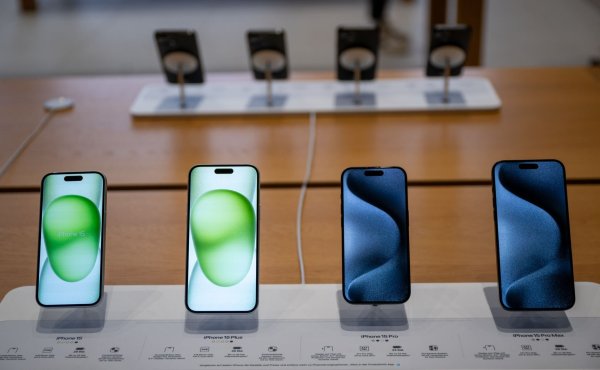 Die EU-Kommission und Apple werden die kommenden Monate über die Anforderungen des neuen Digital-Gesetzes DMA verhandeln. (Archivbild) - © Monika Skolimowska/dpa