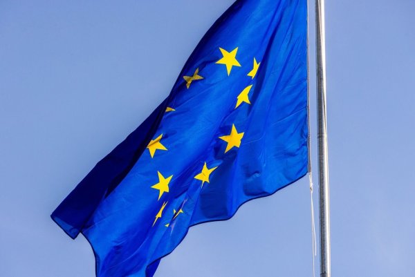 Das Europaparlament hat für eine Resolution zur weiteren Unterstützung der Ukraine durch die EU-Mitgliedstaaten gestimmt. (Archivbild) - © Philipp von Ditfurth/dpa