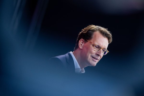 Wüst will, dass die Politik vor allem in den Bereichen Sicherheit, Wohlstand und Bildung Vertrauen bei den Bürgerinnen und Bürgern zurückgewinnt. - © Rolf Vennenbernd/dpa