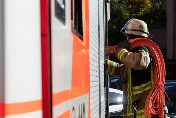In Münster wurde die Feuerwehr am frühen Morgen zu einem Brand auf einem Klinikgelände gerufen. (Symbolfoto) - © Anna Ross/dpa