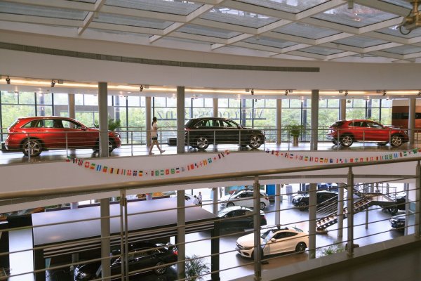 Für Mercedes-Benz läuft es in China längst nicht mehr so gut wie früher. (Archivbild) - © Wenjun Chen/dpa