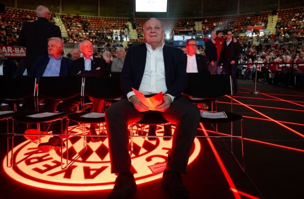 Laut Bayern Münchens Ehrenpräsident Uli Hoeneß ist ein Transfer von Florian Wirtz zum deutschen Rekordmeister derzeit ausgeschlossen. - © Sven Hoppe/dpa