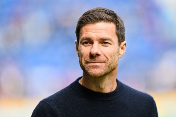 Freut sich auf einen speziellen Abend: Leverkusens Trainer Xabi Alonso. - © Uwe Anspach/dpa