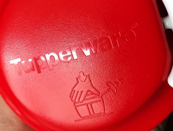 Tupperware kämpfte schon seit Jahren mit wirtschaftlichen Schwierigkeiten. (Archivbild) - © Boris Roessler/dpa