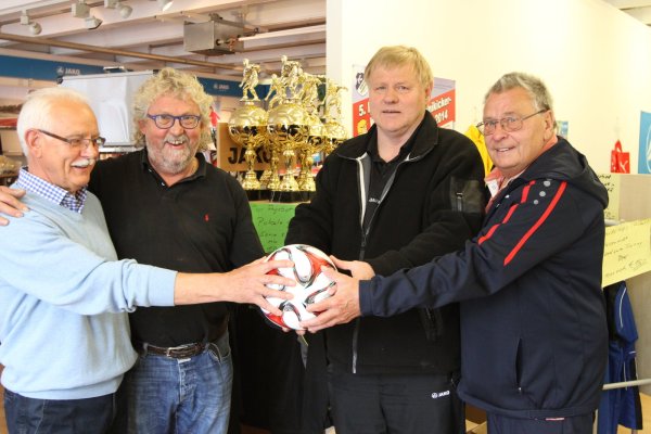 Treff rüstiger Fußball-Rentner: Unser Bild zeigt von links Herbert „Juppi“ König, Michael Pyka, Hermann Feldscher und Horst Reinisch. - © Dietmar Welle