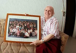 Trotz ihrer schweren Lebensgeschichte zeigt Lydia Beller der Welt ein L&auml;cheln. Seit 45 Jahren lebt die Russlanddeutsche in Bad Oeynhausen. - &copy; FOTO: NICOLE BLIESENER