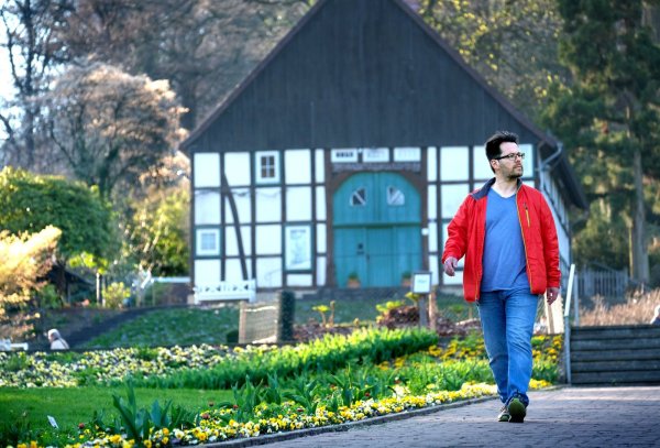 Start und Ziel: Redakteur Kurt Ehmke wandert am Botanischen Garten los. - © Andreas Frücht