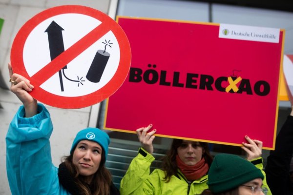 Mehr als 1,9 Millionen Menschen haben die beiden Petitionen unterschrieben. - © Sebastian Christoph Gollnow/dpa