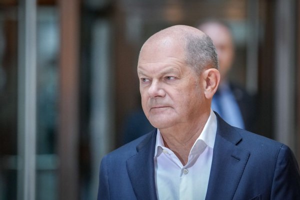 Regierungssprecher Hebestreit schloss aus, dass Kanzler Scholz vor der Bundestagswahl am 23. Februar nach Moskau reist. (Archivbild) - © Kay Nietfeld/dpa