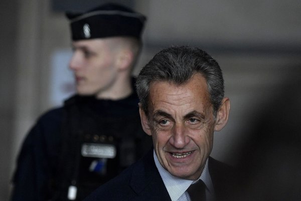 Dem Prozess gegen Sarkozy in der Libyen-Affäre sind zwölfjährige Ermittlungen vorangegangen (Archivbild). - © Julien De Rosa/AFP/dpa