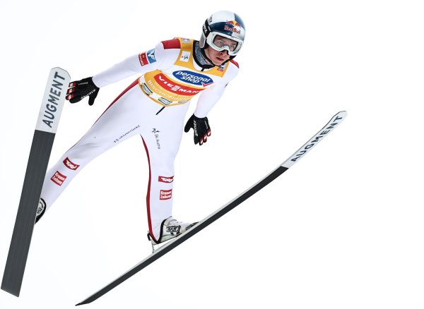 Österreichs Skisprung-Youngster Tschofenig. - © Daniel Karmann/dpa