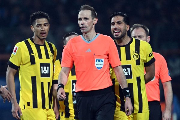 Schiedsrichter Sascha Stegemann unterlief 2023 beim Spiel Bochum-BVB ein schwerwiegender Fehler. - © Federico Gambarini/dpa