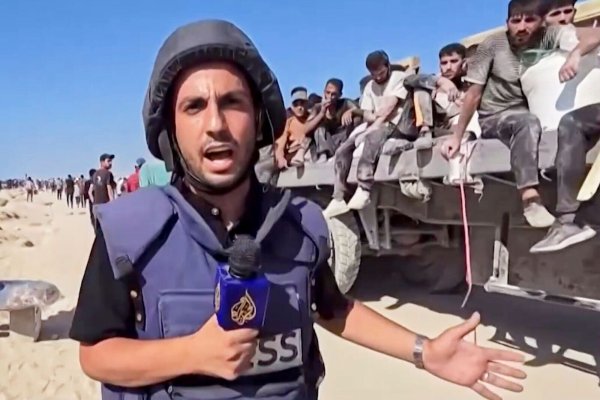 Der Korrespondent des arabischen Senders Al-Dschasira, Anas al-Scharif, wurde zusammen mit anderen Journalisten getötet. (Archivbild) - © Uncredited/AL JAZEERA via AP/dpa