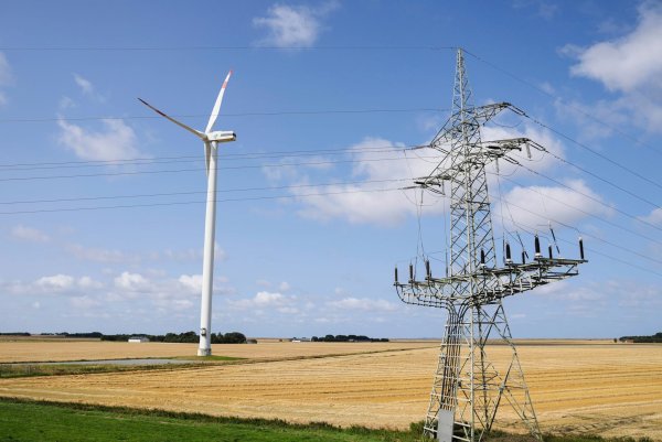 Im Norden ist die Windstromproduktion in den vergangenen Jahren stark ausgebaut worden. (Symbolbild) - © Frank Molter/dpa