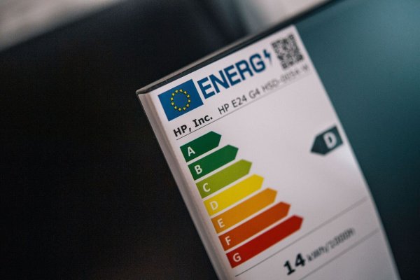 Wie effizient Hausgeräte arbeiten, zeigt das EU-Label mit der Farbskala von Grün für effizient bis Rot für weniger effizient an. - © Zacharie Scheurer/dpa-tmn