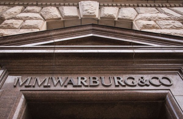 Die Warburg Bank fordert die Erstattung von nach ihrer Ansicht nach rechtswidrig erhobenen Forderungen der Finanzverwaltung - und scheitert damit vor Gericht (Symbolbild). - © Daniel Bockwoldt/dpa