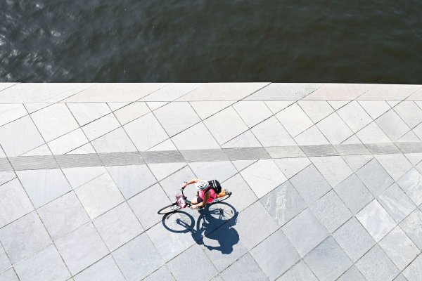 Der Sommer ist derzeit heiß. - © Katharina Kausche/dpa
