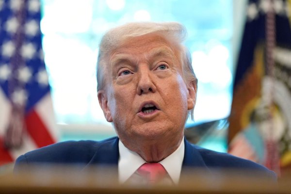 Donald Trump könnte auch europäische Staats- und Regierungschefs zu einem zweiten Treffen mit Wladimir Putin dazuholen. - © Alex Brandon/AP/dpa