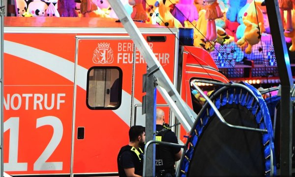 Auseinandersetzung auf Jahrmarkt - © Foto: Paul Zinken/dpa